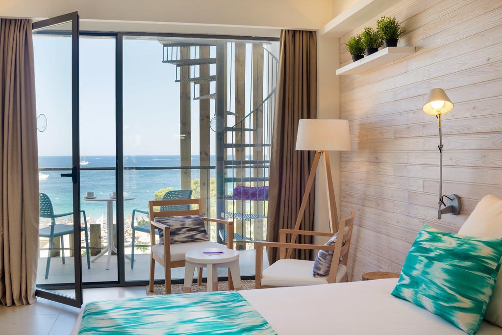 Camera Matrimoniale con Vista Mare, Terrazza Privata e Vasca Idromassaggio